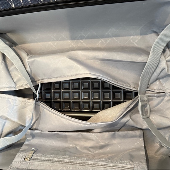 Samsonite Gray Suitcase - Picture 15 of 16